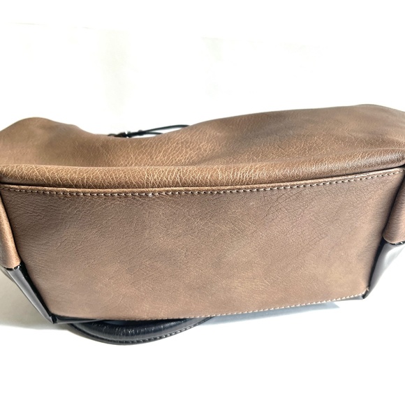 🎄. GUSSACI | Vegan Leather Shoulder Bag - Picture 8 of 8